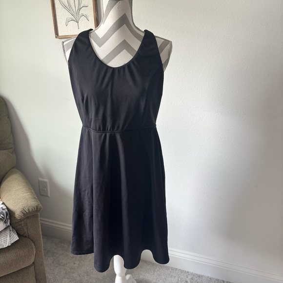 HALARA Dresses & Skirts - HALARA Black Sleeveless Halter Midi Sundress